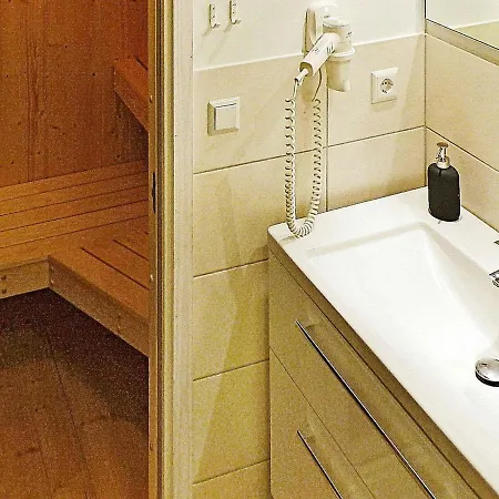 4 Star Holiday In بيت للعطل